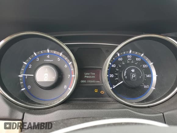 ✅ 2011 Hyundai Sonata Limited • VIN: 5NPEC4AB1BH211928 • Lot: 92262275. Listed on Copart with 192,645 mi. Free auction sales archive from the USA and detailed vehicle history report at DreamBid. Image 9.