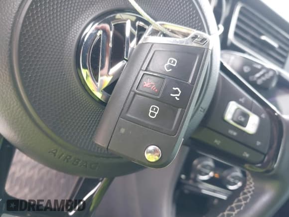 ✅ 2019 Volkswagen Golf R • VIN: WVWWA7AU5KW198138 • Lot: 43605242. Listed on IAAI with 29,385 mi. Free auction sales archive from the USA and detailed vehicle history report at DreamBid. Image 11.