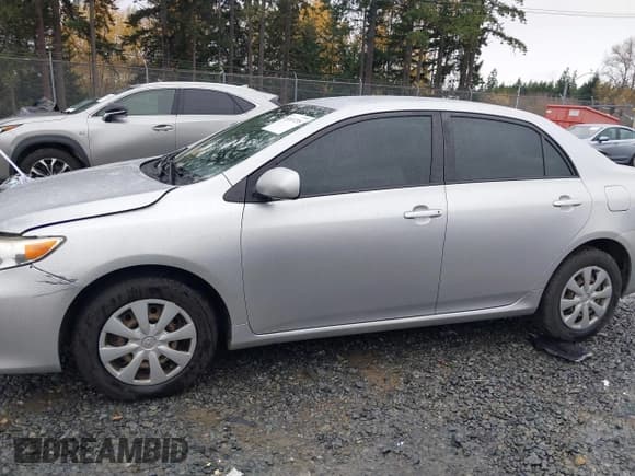 ✅ 2011 Toyota Corolla LE • VIN: JTDBU4EE6BJ090972 • Lot: 43693295. Wystawiony na IAAI z przebiegiem 246 193 mil. Bezpłatny archiwum sprzedaży aukcyjnych z USA i szczegółowy raport historii pojazdu na DreamBid. Zdjęcie 14.