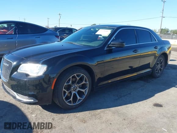 ✅ 2016 Chrysler 300 Anniversary Edition • VIN: 2C3CCAAG1GH313428 • Lot: 43768086. Wystawiony na IAAI z przebiegiem 111 737 mil. Bezpłatny archiwum sprzedaży aukcyjnych z USA i szczegółowy raport historii pojazdu na DreamBid. Zdjęcie 2.