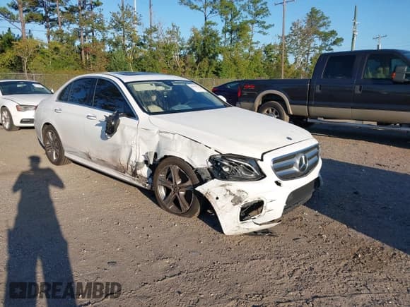 ✅ 2018 Mercedes-Benz E 300 • VIN: WDDZF4JB9JA327236 • Lot: 43470938. Listed on IAAI with 129,386 mi. Free auction sales archive from the USA and detailed vehicle history report at DreamBid. Image 1.