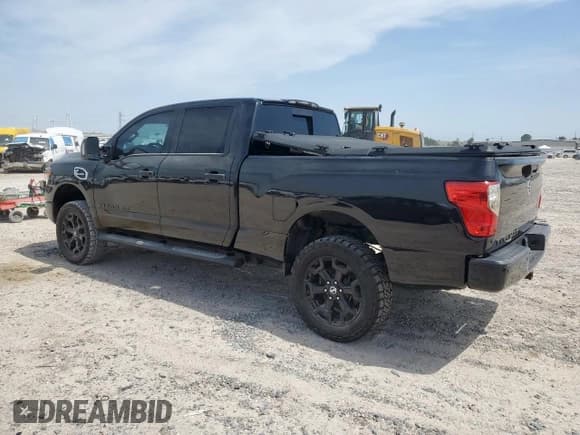 ✅ 2018 Nissan Titan Platinum Reserve • VIN: 1N6BA1F4XJN517703 • Lot: 57260955. Wystawiony na Copart z przebiegiem 110 678 mil. Bezpłatny archiwum sprzedaży aukcyjnych z USA i szczegółowy raport historii pojazdu na DreamBid. Zdjęcie 2.