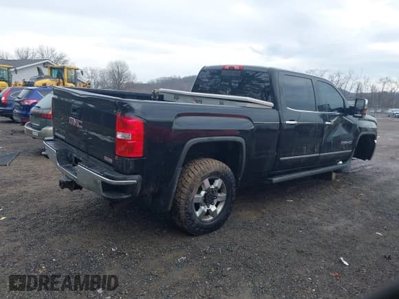 ✅ 2015 GMC Sierra 2500HD SLE • VIN: 1GT12YEG2FF659660 • Lot: 41485512. Listed on IAAI with 114,686 mi. Free auction sales archive from the USA and detailed vehicle history report at DreamBid. Image 4.