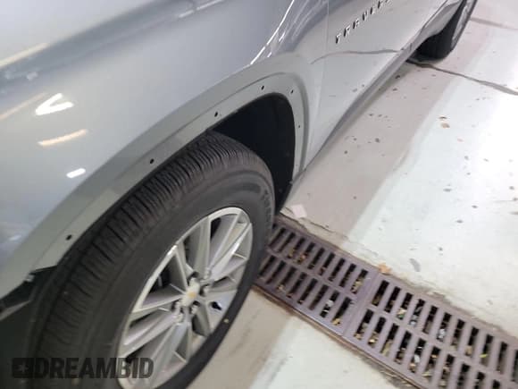 ✅ 2023 Chevrolet Traverse LT Cloth • VIN: 1GNEVGKW5PJ266885 • Lot: 43681024. Wystawiony na IAAI z przebiegiem 63 202 mil. Bezpłatny archiwum sprzedaży aukcyjnych z USA i szczegółowy raport historii pojazdu na DreamBid. Zdjęcie 30.