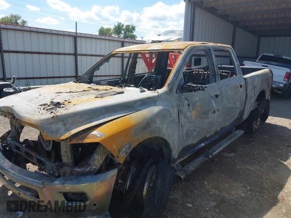 ✅ 2018 Ram 2500 Laramie • VIN: 3C6UR5FL0JG115126 • Lot: 43270552. Listed on IAAI with Not provided. Free auction sales archive from the USA and detailed vehicle history report at DreamBid. Image 6.