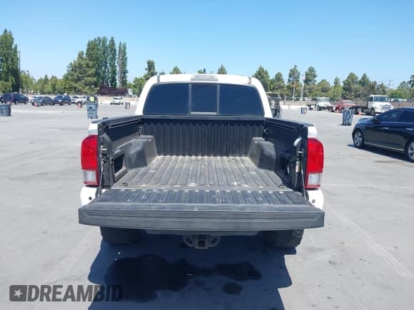 ✅ 2016 Toyota Tacoma SR • VIN: 3TMCZ5AN4GM002500 • Lot: 42477908. Wystawiony na IAAI z przebiegiem 192 424 mil. Bezpłatny archiwum sprzedaży aukcyjnych z USA i szczegółowy raport historii pojazdu na DreamBid. Zdjęcie 17.