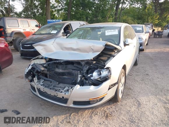 ✅ 2009 Volkswagen Passat Komfort • VIN: WVWJK73C19P053694 • Лот: 42591205. Опубликован ранее на IAAI с пробегом 104 227 миль. Бесплатный доступ к архиву аукционных продаж из США и подробный отчёт об истории автомобиля на DreamBid. Изображение 18.