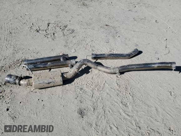 ✅ 2024 Ford Mustang GT Premium • VIN: 1FA6P8CF0R5421288 • Lot: 86773205. Wystawiony na Copart z przebiegiem 28 720 mil. Bezpłatny archiwum sprzedaży aukcyjnych z USA i szczegółowy raport historii pojazdu na DreamBid. Zdjęcie 12.