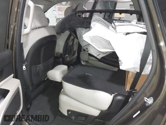 ✅ 2021 Kia Telluride EX • VIN: 5XYP3DHC1MG117677 • Lot: 43227340. Wystawiony na IAAI z przebiegiem 52 214 mil. Bezpłatny archiwum sprzedaży aukcyjnych z USA i szczegółowy raport historii pojazdu na DreamBid. Zdjęcie 8.