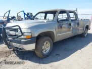 ✅ 2002 Chevrolet Silverado 2500HD LS • VIN: 1GCHK23G72F125157 • Лот: 41932868. Опубликован ранее на IAAI с пробегом Не указан. Бесплатный доступ к архиву аукционных продаж из США и подробный отчёт об истории автомобиля на DreamBid. Изображение 2.