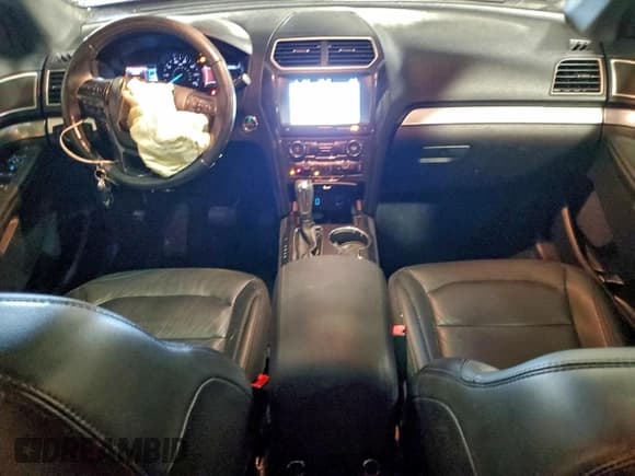 ✅ 2017 Ford Explorer XLT • VIN: 1FM5K8DH2HGC82221 • Lot: 95272105. Wystawiony na Copart z przebiegiem 133 748 mil. Bezpłatny archiwum sprzedaży aukcyjnych z USA i szczegółowy raport historii pojazdu na DreamBid. Zdjęcie 8.