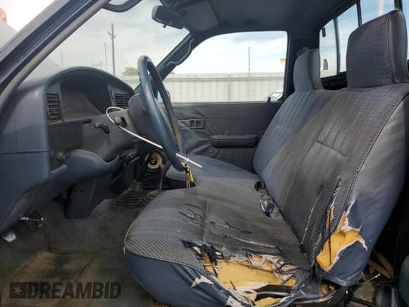 ✅ 1994 Toyota Pickup DX • VIN: 4TARN01P3RZ201366 • Лот: 71034454. Опубликован ранее на Copart с пробегом 194 401 миль. Бесплатный доступ к архиву аукционных продаж из США и подробный отчёт об истории автомобиля на DreamBid. Изображение 7.