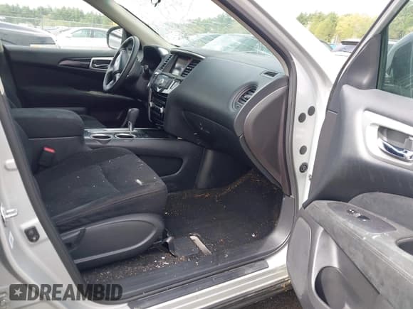 ✅ 2016 Nissan Pathfinder Platinum • VIN: 5N1AR2MN2GC612023 • Lot: 42205715. Listed on IAAI with 121,686 mi. Free auction sales archive from the USA and detailed vehicle history report at DreamBid. Image 5.