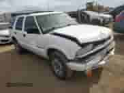 2004 Chevrolet Blazer LS z VIN 1GNDT13X74K161079, wystawiony jako Copart lot #76698914 z przebiegiem 123 726 mil mil oraz Szkoda całkowita • Salvage title. Historia ofert i sprzedaży dostępna na DreamBid. Obrazek 4.