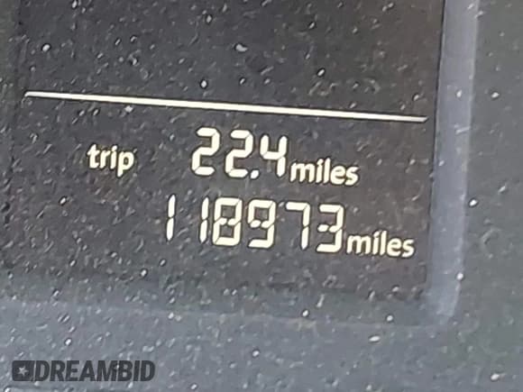 ✅ 2015 Volkswagen Passat S • VIN: 1VWAT7A32FC113160 • Lot: 43332027. Wystawiony na IAAI z przebiegiem 118 973 mil. Bezpłatny archiwum sprzedaży aukcyjnych z USA i szczegółowy raport historii pojazdu na DreamBid. Zdjęcie 7.