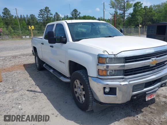 ✅ 2015 Chevrolet Silverado 2500HD LT • VIN: 1GC1KVEG8FF150588 • Lot: 42187227. Wystawiony na IAAI z przebiegiem 212 389 mil. Bezpłatny archiwum sprzedaży aukcyjnych z USA i szczegółowy raport historii pojazdu na DreamBid. Zdjęcie 1.