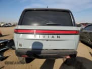 ✅ 2023 Rivian R1S Adventure • VIN: 7PDSGABA0PN022442 • Lot: 72570564. Wystawiony na Copart z przebiegiem 8 648 mil. Bezpłatny archiwum sprzedaży aukcyjnych z USA i szczegółowy raport historii pojazdu na DreamBid. Zdjęcie 6.