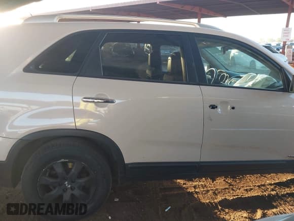 ✅ 2011 Kia Sorento LX • VIN: 5XYKTCA11BG142959 • Lot: 43588760. Listed on IAAI with 147,177 mi. Free auction sales archive from the USA and detailed vehicle history report at DreamBid. Image 13.