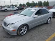 ✅ 2004 Mercedes-Benz C 230 Kompressor • VIN: WDBRF40J14A640366 • Lot: 43635106. Wystawiony na IAAI z przebiegiem 177 263 mil. Bezpłatny archiwum sprzedaży aukcyjnych z USA i szczegółowy raport historii pojazdu na DreamBid. Zdjęcie 18.