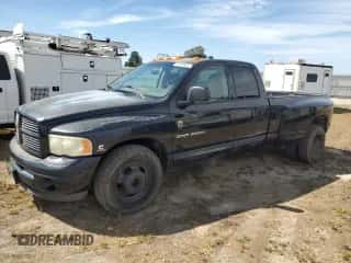 2004 Dodge 3500 SLT z VIN 3D7MA48C44G273647, wystawiony jako Copart lot #58258565 z przebiegiem 305 070 mil mil oraz Czysty tytuł • Clean title. Historia ofert i sprzedaży dostępna na DreamBid. Obrazek 1.