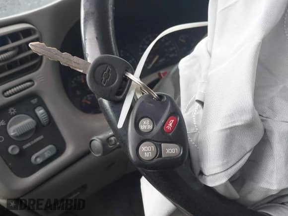 2004 Chevrolet Blazer LS with VIN 1GNCT18X84K107391, listed as a IAAI auction lot 41366867 with 188,821 mi miles and . Bid and sale history available at DreamBid. Image 11.