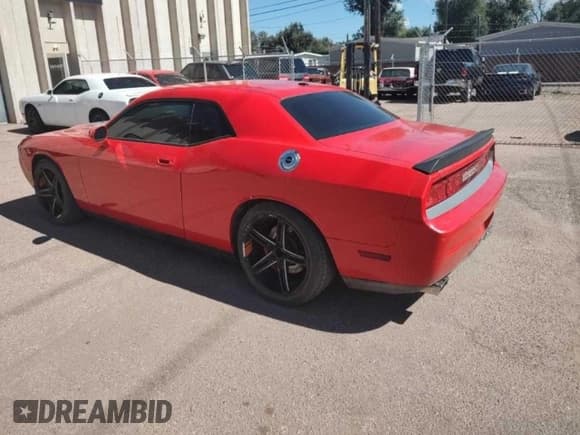 ✅ 2010 Dodge Challenger SRT-8 • VIN: 2B3CJ7DWXAH111414 • Лот: 93112285. Опубликован ранее на Copart с пробегом 80 315 миль. Бесплатный доступ к архиву аукционных продаж из США и подробный отчёт об истории автомобиля на DreamBid. Изображение 3.