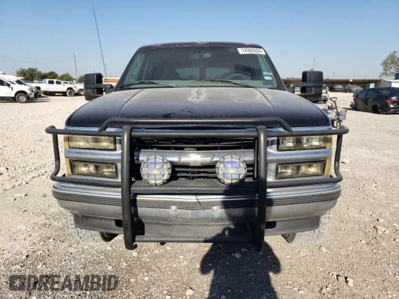 ✅ 1999 Chevrolet Suburban • VIN: 3GNFK16R8XG250888 • Lot: 74305324. Wystawiony na Copart z przebiegiem 208 707 mil. Bezpłatny archiwum sprzedaży aukcyjnych z USA i szczegółowy raport historii pojazdu na DreamBid. Zdjęcie 5.