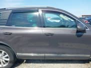 ✅ 2012 Volkswagen Touareg Sport • VIN: WVGEF9BPXCD011020 • Lot: 42000763. Wystawiony na IAAI z przebiegiem 143 470 mil. Bezpłatny archiwum sprzedaży aukcyjnych z USA i szczegółowy raport historii pojazdu na DreamBid. Zdjęcie 14.