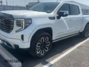 ✅ 2022 GMC Sierra 1500 Denali Ultimate • VIN: 1GTUUHET2NZ514460 • Лот: 65281035. Опубликован ранее на Copart с пробегом 28 550 миль. Бесплатный доступ к архиву аукционных продаж из США и подробный отчёт об истории автомобиля на DreamBid. Изображение 11.