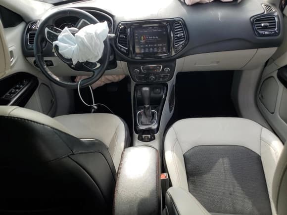 ✅ 2021 Jeep Compass Limited • VIN: 3C4NJCCB7MT604087 • Lot: 64212565. Wystawiony na Copart z przebiegiem 83 513 mil. Bezpłatny archiwum sprzedaży aukcyjnych z USA i szczegółowy raport historii pojazdu na DreamBid. Zdjęcie 8.