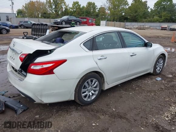 ✅ 2017 Nissan Altima S • VIN: 1N4AL3APXHN326613 • Лот: 43456327. Опубликован ранее на IAAI с пробегом 167 508 миль. Бесплатный доступ к архиву аукционных продаж из США и подробный отчёт об истории автомобиля на DreamBid. Изображение 4.