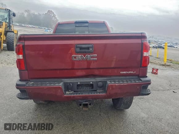 ✅ 2017 GMC Sierra 2500HD Denali • VIN: 1GT12UEY9HF186344 • Lot: 91112885. Wystawiony na Copart z przebiegiem 150 140 mil. Bezpłatny archiwum sprzedaży aukcyjnych z USA i szczegółowy raport historii pojazdu na DreamBid. Zdjęcie 6.