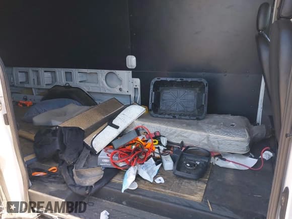 ✅ 2020 Ford Transit Cargo • VIN: 1FTBW3X89LKB72069 • Lot: 42623407. Wystawiony na IAAI z przebiegiem 454 279 mil. Bezpłatny archiwum sprzedaży aukcyjnych z USA i szczegółowy raport historii pojazdu na DreamBid. Zdjęcie 8.