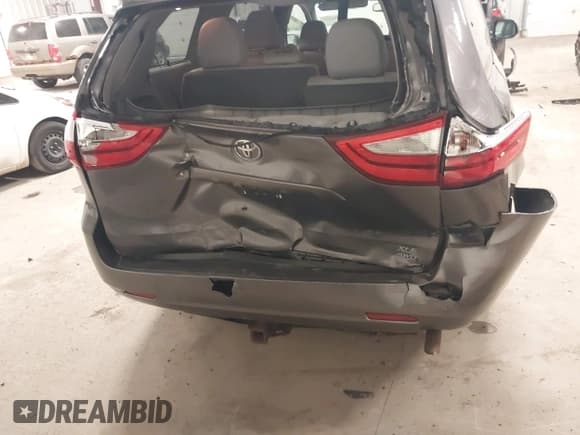 ✅ 2015 Toyota Sienna XLE • VIN: 5TDDK3DC5FS106497 • Lot: 43806941. Listed on IAAI with 120,586 mi. Free auction sales archive from the USA and detailed vehicle history report at DreamBid. Image 6.