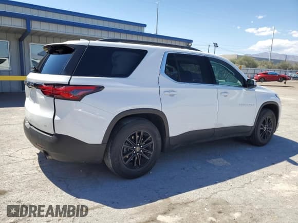 ✅ 2022 Chevrolet Traverse LT Cloth • VIN: 1GNERGKW5NJ131648 • Лот: 56254555. Опубликован ранее на Copart с пробегом 34 305 миль. Бесплатный доступ к архиву аукционных продаж из США и подробный отчёт об истории автомобиля на DreamBid. Изображение 3.