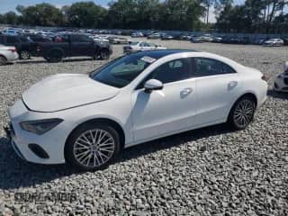 2025 Mercedes-Benz CLA 250 с VIN W1K5J4GB6SN498959, выставлен на аукционе Copart как лот 84862085 с пробегом 27 942 миль миль и Списание • Salvage title. История ставок и продаж доступна на DreamBid. Изображение 1.