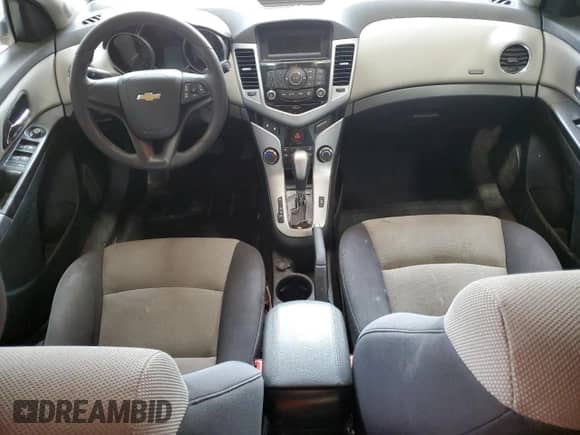 ✅ 2014 Chevrolet Cruze LS • VIN: 1G1PA5SH5E7246125 • Lot: 63981185. Wystawiony na Copart z przebiegiem 100 065 mil mil. Skorzystaj z bezpłatnego archiwum sprzedaży aukcyjnych z USA i zobacz szczegółowy raport historii pojazdu na DreamBid. Zdjęcie 8.