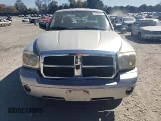 2005 Dodge Dakota z VIN 1D7HW52N95S257022, wystawiony jako Copart lot #77284684 z przebiegiem 204 724 mil mil oraz Czysty tytuł • Clean title. Historia ofert i sprzedaży dostępna na DreamBid. Obrazek 5.