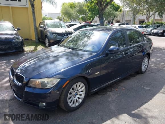 ✅ 2009 BMW 3 Series 328i • VIN: WBAPH77579NL82333 • Лот: 42932157. Опубликован ранее на IAAI с пробегом 192 450 миль. Бесплатный доступ к архиву аукционных продаж из США и подробный отчёт об истории автомобиля на DreamBid. Изображение 2.