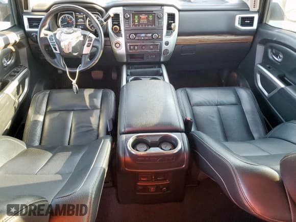 ✅ 2019 Nissan Titan SV • VIN: 1N6AA1E62KN500197 • Lot: 67547475. Wystawiony na Copart z przebiegiem 70 247 mil. Bezpłatny archiwum sprzedaży aukcyjnych z USA i szczegółowy raport historii pojazdu na DreamBid. Zdjęcie 8.