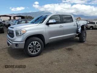 ✅ 2018 Toyota Tundra SR5 • VIN: 5TFAY5F11JX691834 • Лот: 60531555. Опубликован ранее на Copart с пробегом 75 132 миль. Бесплатный доступ к архиву аукционных продаж из США и подробный отчёт об истории автомобиля на DreamBid. Изображение 1.