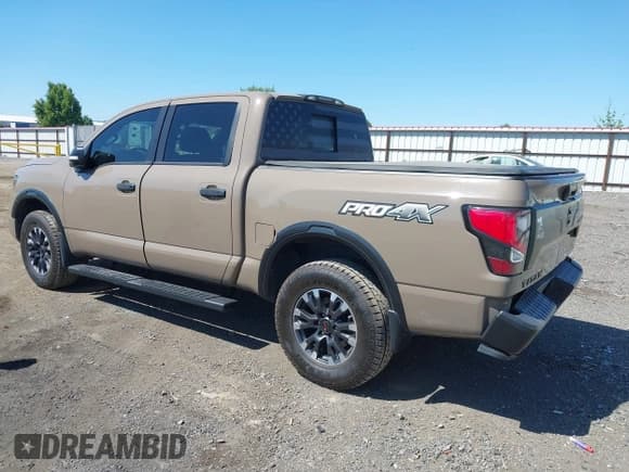 ✅ 2020 Nissan Titan SL • VIN: 1N6AA1ED7LN510448 • Lot: 42440306. Wystawiony na IAAI z przebiegiem 86 918 mil. Bezpłatny archiwum sprzedaży aukcyjnych z USA i szczegółowy raport historii pojazdu na DreamBid. Zdjęcie 3.