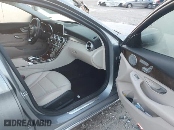 ✅ 2016 Mercedes-Benz C 300 • VIN: 55SWF4KB4GU135149 • Lot: 43584990. Listed on IAAI with 91,350 mi. Free auction sales archive from the USA and detailed vehicle history report at DreamBid. Image 5.