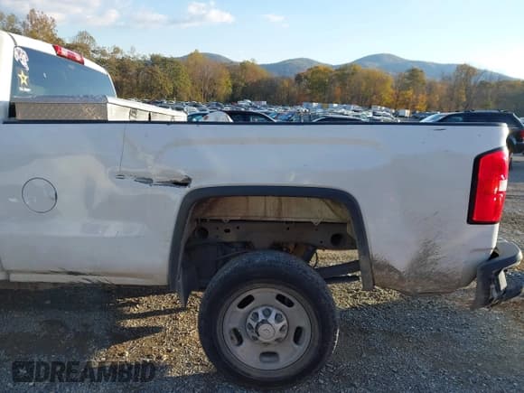 ✅ 2015 GMC Sierra 2500HD • VIN: 1GT11XEG8FF573573 • Lot: 43579173. Listed on IAAI with 213,653 mi. Free auction sales archive from the USA and detailed vehicle history report at DreamBid. Image 12.