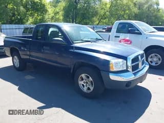✅ 2005 Dodge Dakota SLT • VIN: 1D7HE42K25S198883 • Lot: 42687755. Wystawiony na IAAI z przebiegiem 185 522 mil. Bezpłatny archiwum sprzedaży aukcyjnych z USA i szczegółowy raport historii pojazdu na DreamBid. Zdjęcie 1.