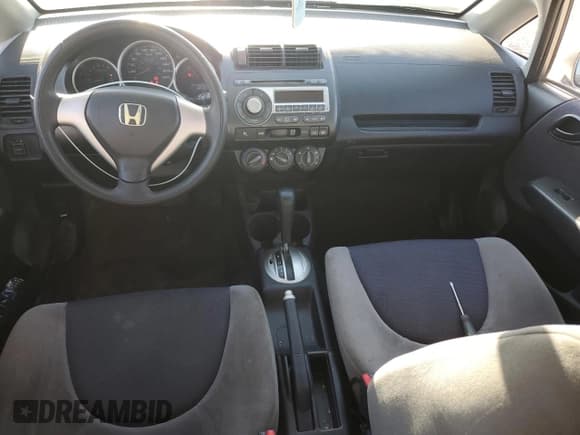 ✅ 2007 Honda Fit • VIN: JHMGD38447S802673 • Lot: 84243965. Listed on Copart with 183,457 mi. Free auction sales archive from the USA and detailed vehicle history report at DreamBid. Image 8.