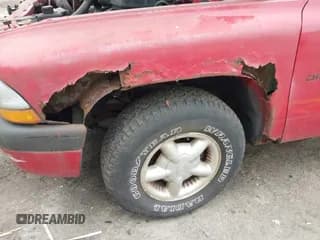 ✅ 1999 Dodge Dakota Sport • VIN: 1B7FL26P3XS292677 • Lot: 42274571. Wystawiony na IAAI z przebiegiem 205 641 mil. Bezpłatny archiwum sprzedaży aukcyjnych z USA i szczegółowy raport historii pojazdu na DreamBid. Zdjęcie 6.