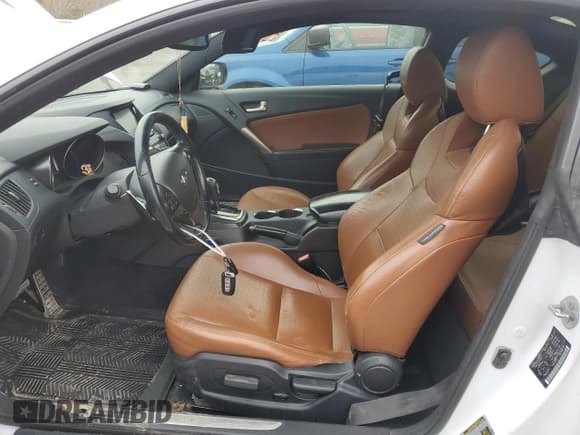 ✅ 2015 Hyundai Genesis Coupe R-Spec • VIN: KMHHU6KJ1FU127143 • Lot: 55627705. Wystawiony na Copart z przebiegiem 215 863 mil. Bezpłatny archiwum sprzedaży aukcyjnych z USA i szczegółowy raport historii pojazdu na DreamBid. Zdjęcie 7.