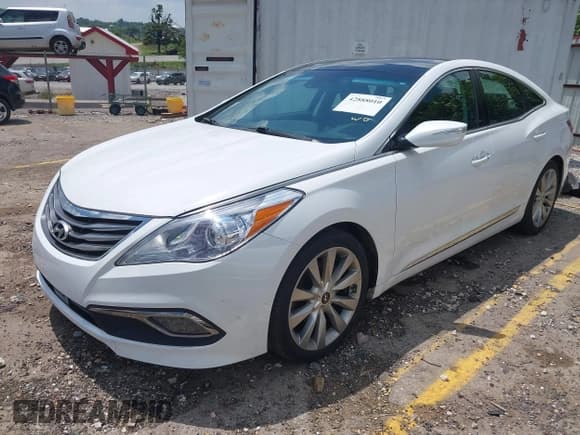 ✅ 2017 Hyundai Azera Limited • VIN: KMHFH4JGXHA588500 • Lot: 42888010. Listed on IAAI with 131,310 mi. Free auction sales archive from the USA and detailed vehicle history report at DreamBid. Image 18.