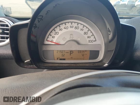 ✅ 2013 Smart fortwo Pure • VIN: WMEEJ3BA2DK699735 • Lot: 86467345. Wystawiony na Copart z przebiegiem 21 507 mil. Bezpłatny archiwum sprzedaży aukcyjnych z USA i szczegółowy raport historii pojazdu na DreamBid. Zdjęcie 9.